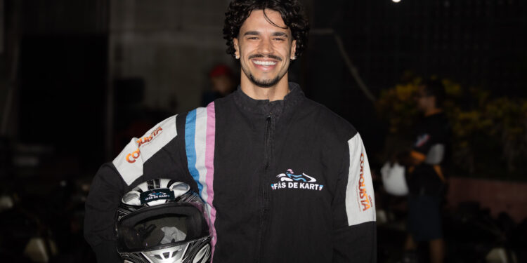 Influenciador com 1 milhão de seguidores encara desafio de kart em Vitória Influenciador com 1 milhão de seguidores encara desafio de kart em Vitória