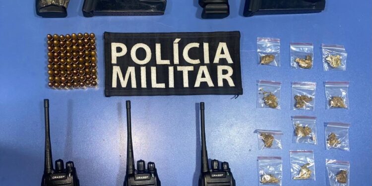 Polícia detém duas pessoas e apreende armas e drogas em São Mateus