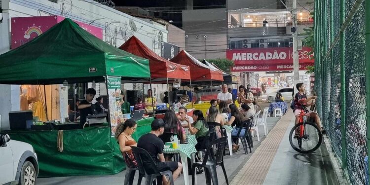 Comércio de alimentação noturna de Barra de São Francisco passa a funcionar ao lado da Praça Central