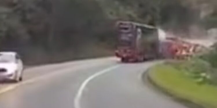 Acidente na BR 101: dezoito dos 26 feridos permanecem internados