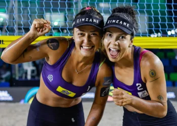 Thâmela e Vic, da AEST, vencem campeãs olímpicas e faturam título do TOP 16