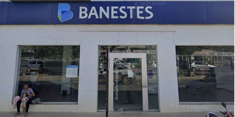 Servidor público denuncia exigência de depósito mínimo para abrir poupança infantil em agência do Banestes de Barra de São Francisco Servidor público denuncia exigência de depósito mínimo para abrir poupança infantil em agência do Banestes de Barra de São Francisco