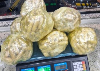 PRF apreende 9kg de crack e prende foragido da Justiça