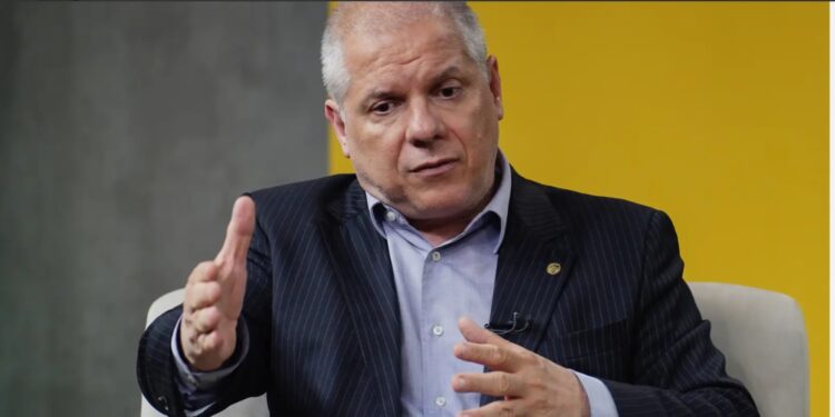 Lula demite presidente do INSS após operação da PF Lula demite presidente do INSS após operação da PF