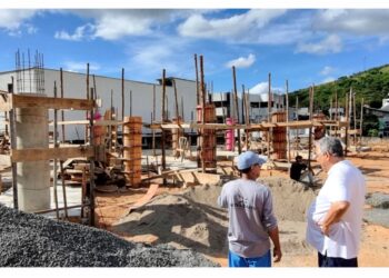 “A população merece uma rodoviária à altura de sua importância regional”, diz Enivaldo em visita a obras