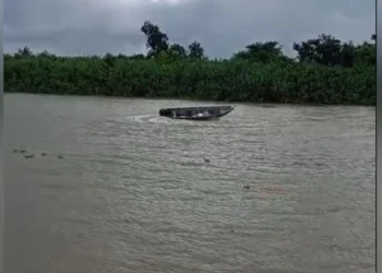 Homem morre após cair de barco em rio de São Mateus