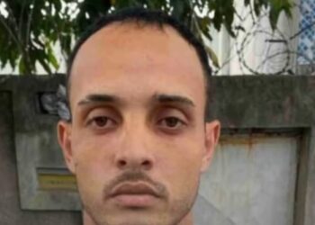 Jovem é morto dentro de carro na frente de mulher e crianças no bairro Colina, em Barra de São Francisco