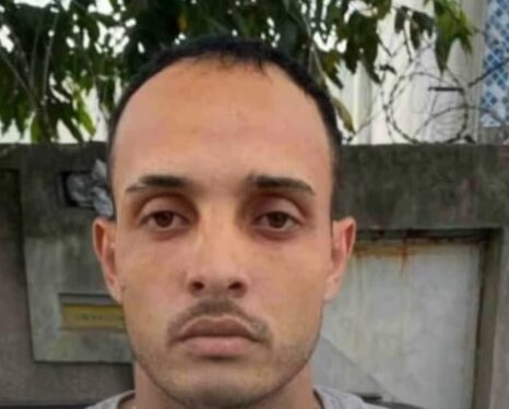 Jovem é morto dentro de carro na frente de mulher e crianças no bairro Colina, em Barra de São Francisco