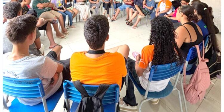 Projeto Avivar, de Barra de São Francisco, promove roda de conversa sobre Saúde Mental com alunos de escola do Córrego do Itá