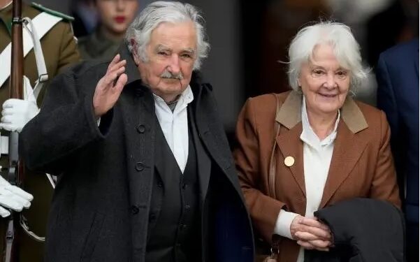 Pepe Mujica em cuidados paliativos, esperando a morte, diz esposa