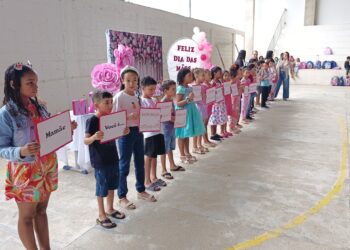 BSF: Escola Ozéias Rezende presta homenagem às mães com apresentações de alunos; veja as fotos