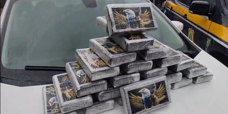 Rota Vitória-Minas: PRF apreende 27,4kg de cocaína de madrugada na Serra