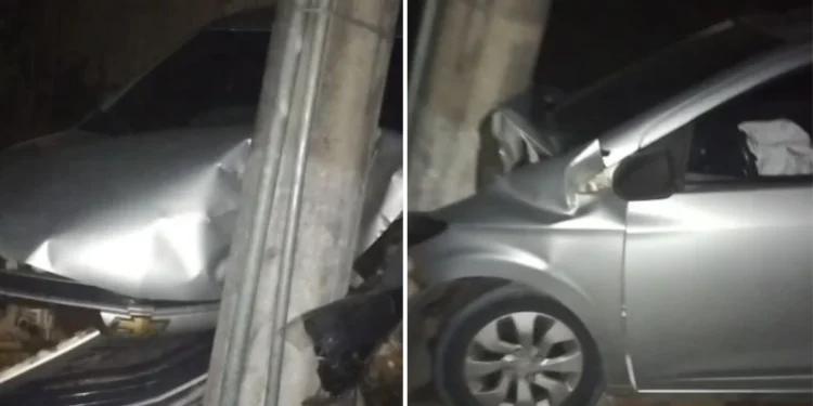Briga de casal dentro de carro termina em acidente em Nova Venécia Briga de casal dentro de carro termina em acidente em Nova Venécia