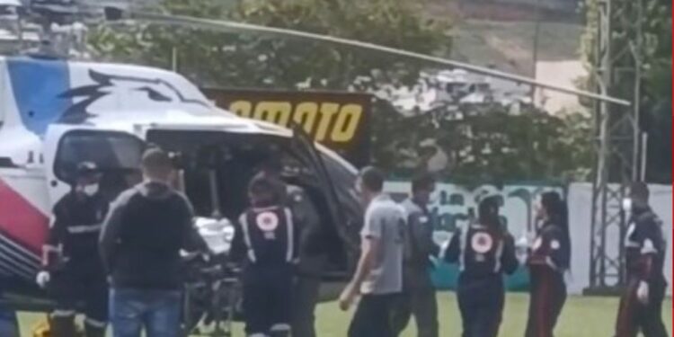 Ecoporanga: mulher é socorrida de helicóptero após companheiro atear fogo nela Ecoporanga: mulher é socorrida de helicóptero após companheiro atear fogo nela