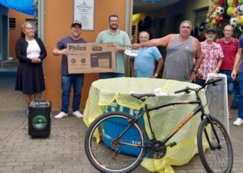 Consumidores ganham prêmios em promoção do Mercado Popular de Barra de São Francisco; confira os sorteados