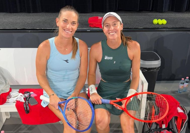 ZDL Sports/Divulgação Timea Babos e Luisa Stefani avançam à final de duplas do WTA 500 de Estrasburgo, em 22/05/2025