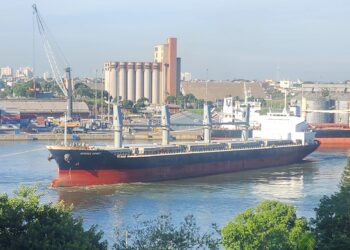 Portos brasileiros batem recorde de movimentação de cargas em 2025