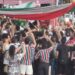 Torcida do Flu para em plena segunda-feira para ver vitória épica Torcida do Flu para em plena segunda-feira para ver vitória épica