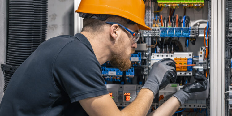 Prefeitura de Barra de São Francisco abre inscrições para curso gratuito de Eletricista
