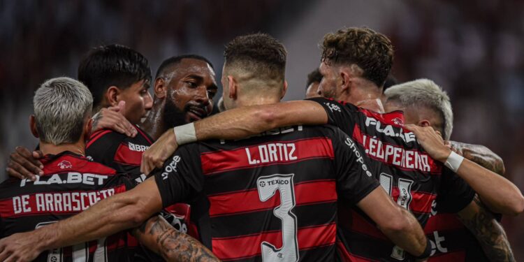 De volta para casa: Fla de cabeça erguida, mas Luiz Araújo abatido com erros De volta para casa: Fla de cabeça erguida, mas Luiz Araújo abatido com erros