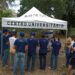 Alunos de Agronomia plantam mudas em área degradada em Sooretama