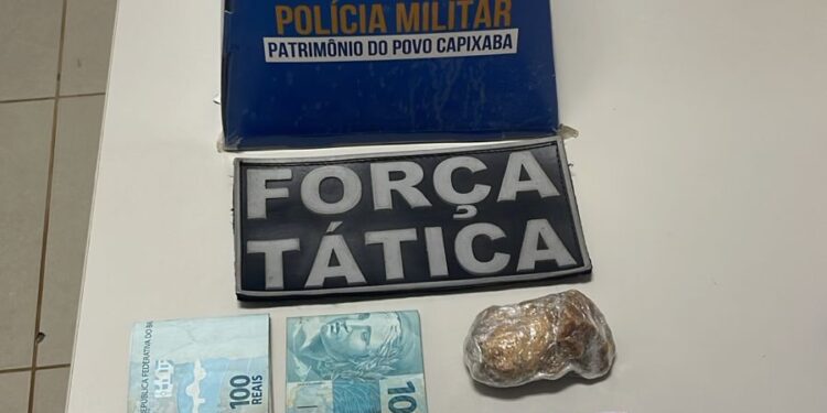 Homem é preso com crack escondido na cueca e R$ 7 mil em dinheiro na zona rural de Barra de São Francisco Homem é preso com crack escondido na cueca e R$ 7 mil em dinheiro na zona rural de Barra de São Francisco