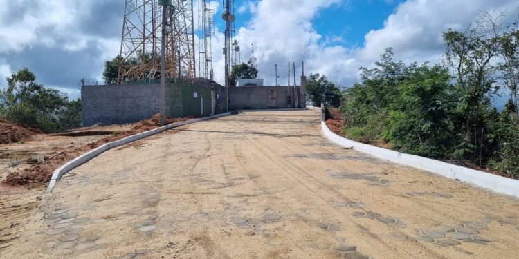 Pavimentação de estrada que dá acesso às torres em Barra de São Francisco é concluída