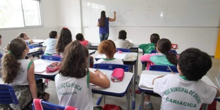 Euclério celebra crescimento da alfabetização em Cariacica: dobro da média nacional