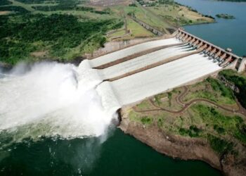 EUA usam ONGs paraguaias para tirar energia de Itaipu do Brasil