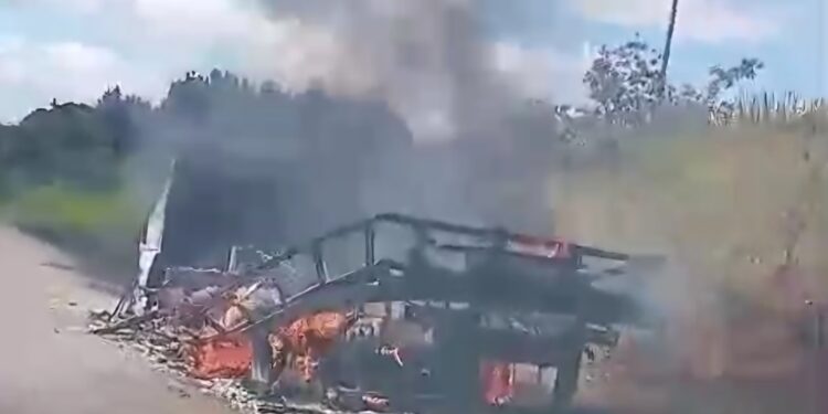 Indígenas liberam BR 101 no Sul da Bahia, após dois dias de bloqueio