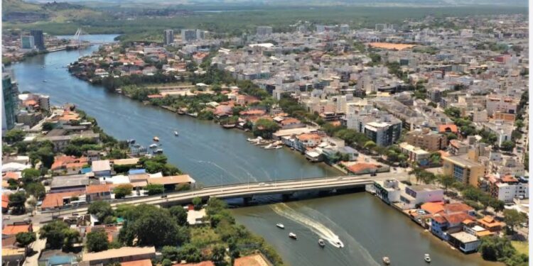 Mulher capixaba ameaça empresa americana de bomba e é alvo do FBI