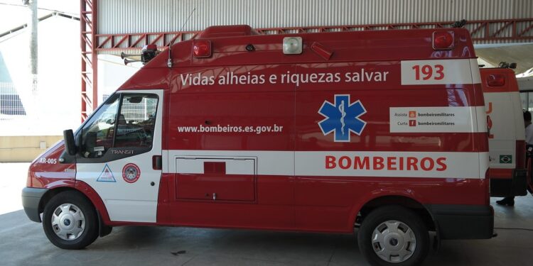 Bandidos armados perseguem viatura dos Bombeiros após socorro a homem queimado Bandidos armados perseguem viatura dos Bombeiros após socorro a homem queimado