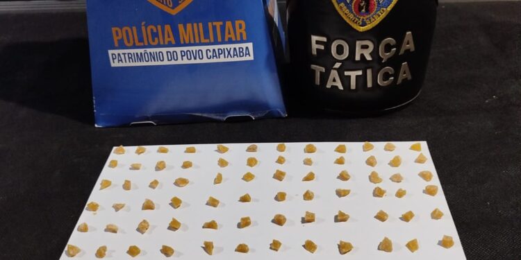 Adolescente é apreendido com mais de 100 pedras de crack em Barra de São Francisco
