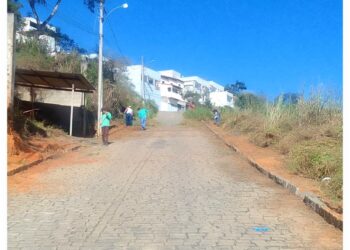 Mutirão de limpeza é realizado no loteamento Morada Feliz, em Barra de São Francisco