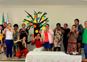 Palestra no CRAS de Barra de São Francisco discute violência contra idosos com famílias atendidas pelo PAIF