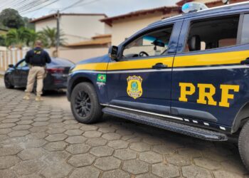 Motociclista morre após bater em carro parado no acostamento da BR-101, em Conceição da Barra