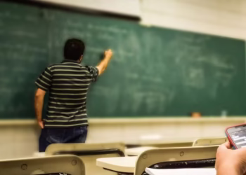 Governo do ES divulga resultado final de concurso com 1.290 vagas para a Educação; veja