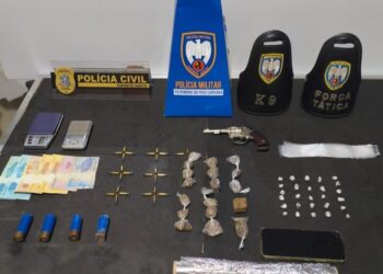 Jovem é preso por tráfico de drogas e posse ilegal de arma no interior de Barra de São Francisco