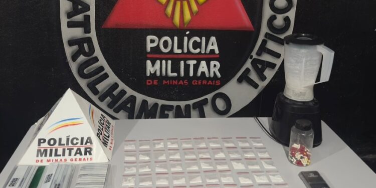 Homem é preso por tráfico de drogas em Mantena; casa funcionava como possível laboratório de entorpecentes Homem é preso por tráfico de drogas em Mantena; casa funcionava como possível laboratório de entorpecentes