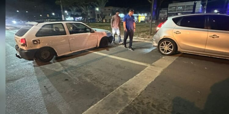 Carros se envolvem em acidente no Centro de São Mateus Carros se envolvem em acidente no Centro de São Mateus