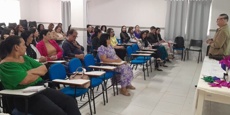 Diretores e pedagogos participam de formação sobre educação especial em Barra de São Francisco