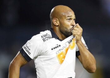 A crônica de Lédio Carmona que emocionou Felipe Bastos na goleada do Vasco