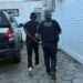 Policia prende suspeito de homicídio e apreende armas em Conceição da Barra Policia prende suspeito de homicídio e apreende armas em Conceição da Barra