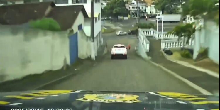 Veja vídeo: perseguição espetacular da PRF acaba em prisão de foragido da Justiça em Fundão