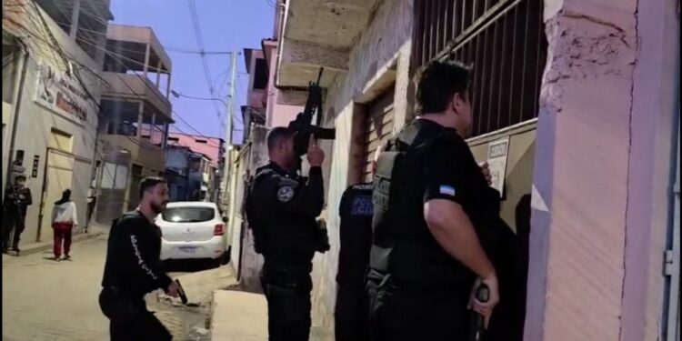 Dois presos, armas, munições e drogas apreendidos em Santa Rita