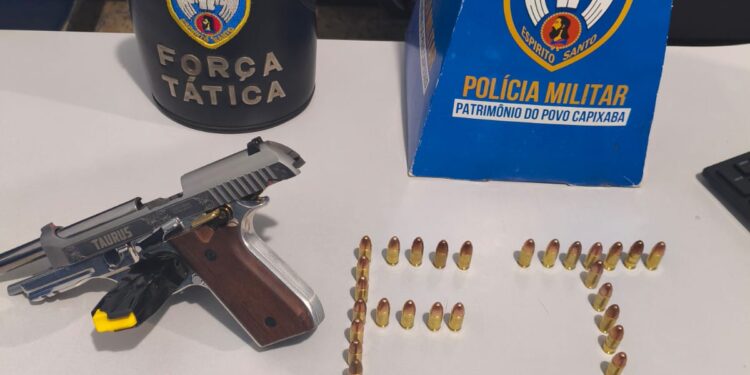 Homem é preso com pistola e 33 munições durante festa em Águia Branca Homem é preso com pistola e 33 munições durante festa em Águia Branca