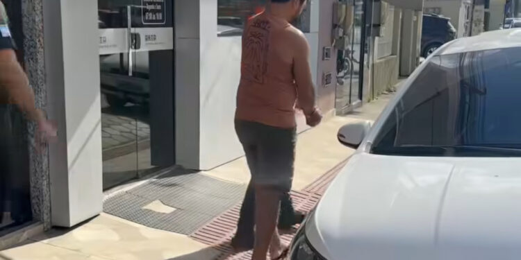Preso suspeito de matar homem com tiros na cabeça durante churrasco em família em Águia Branca Preso suspeito de matar homem com tiros na cabeça durante churrasco em família em Águia Branca