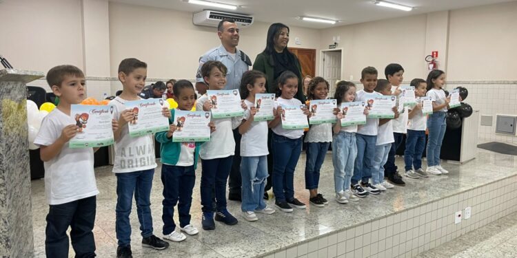 Escola Mac Nair, de Barra de São Francisco, realiza formatura pioneira do Proerd para turmas do Pré II