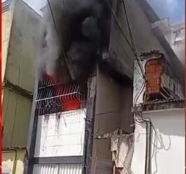 Homem fica ferido após filho colocar fogo em colchão dentro de casa em Cariacica; cinco quitinetes foram atingidas