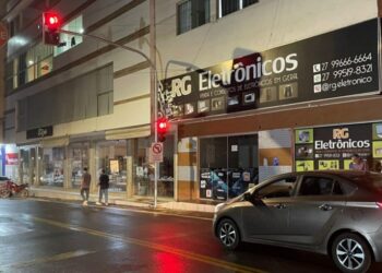 Novos semáforos começam a funcionar em Barra de São Francisco; entenda o que muda no trecho